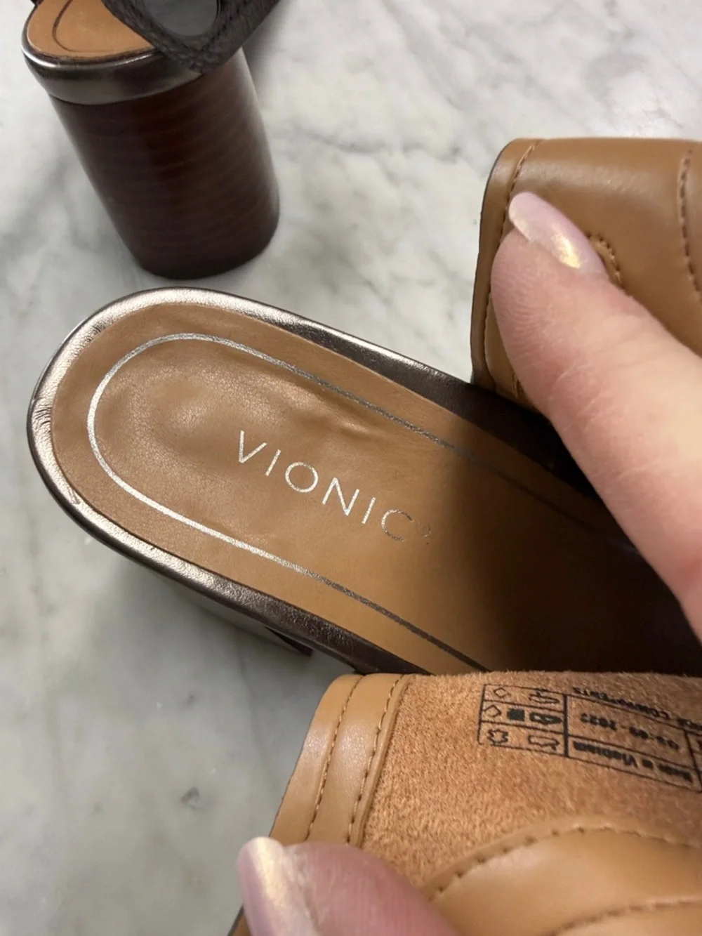 Vionic Valencia Leather Sandal in Metallic Gray Size US6